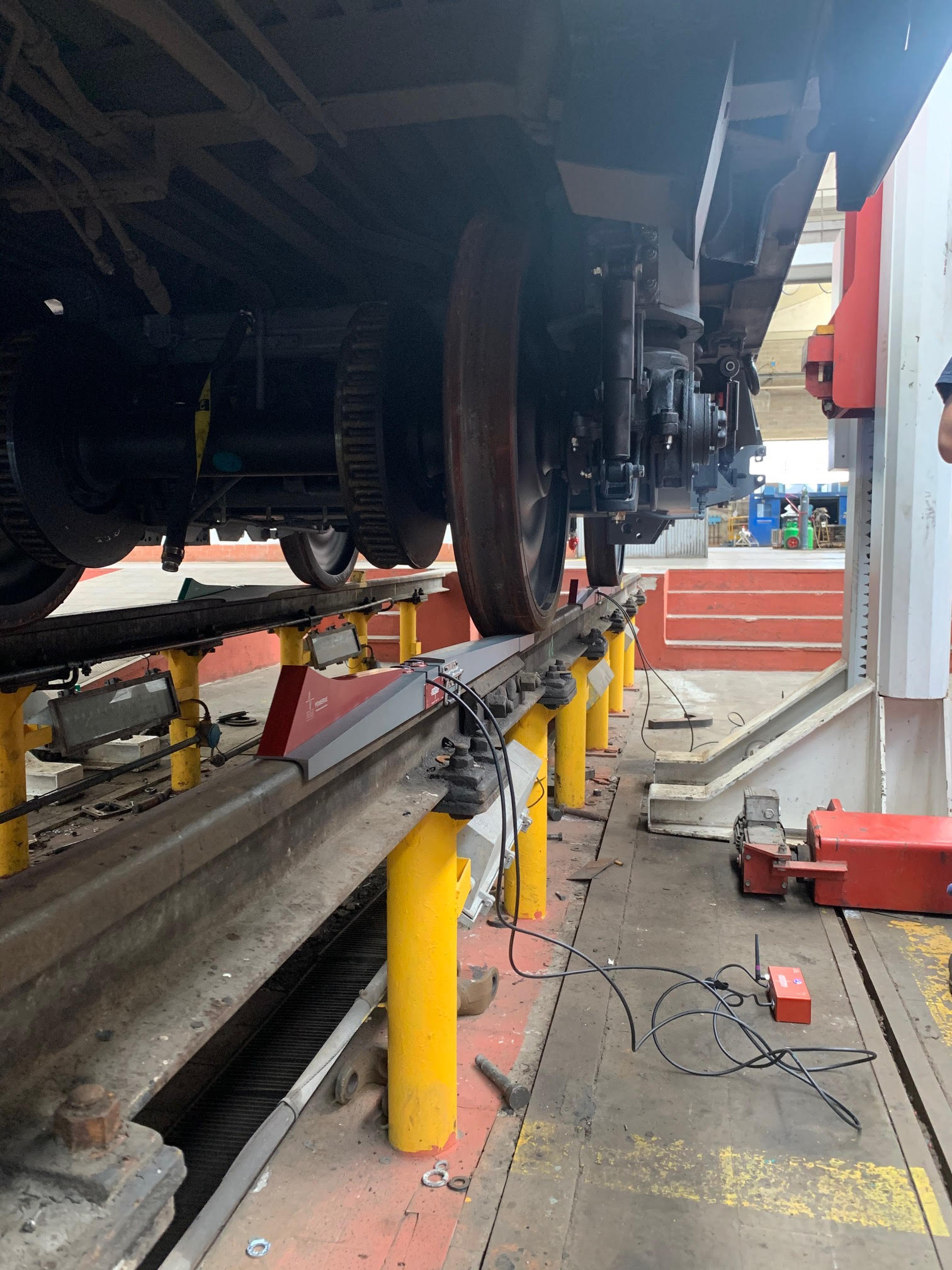 Railcars weigh system